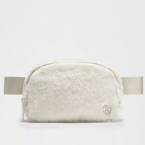 NEW Lululemon Everywhere Belt Bag 1L Plush Fleece Bone White Concert Festival